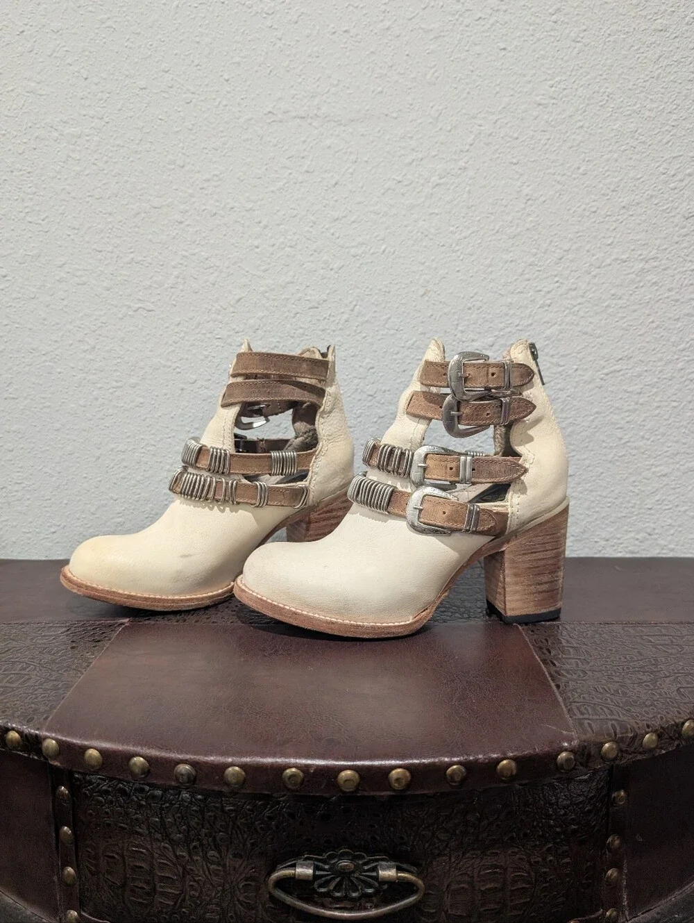 FreeBird SAVANNAH Beige Ivory Ankle Boots size 7